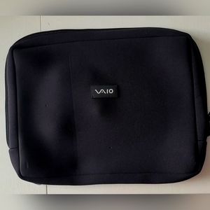 Sony VGP-AMC2 VAIO Neoprene Carrying Case - for 17" Screen